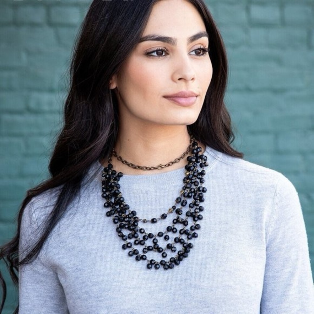 NWT Plunder Iris Necklace Black